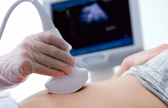 Ultrazvukové vyšetrenie močového mechúra môže pomôcť diagnostikovať cystitídu u ženy.